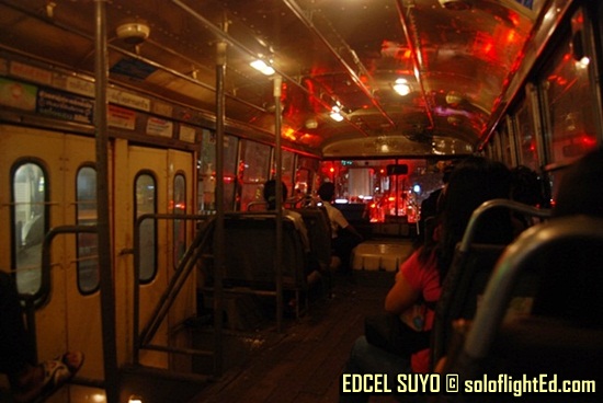 bus going to Hual Lomphong Train Station