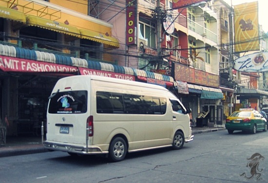 minivan travelling from Khao San Road to Aranyaprathet