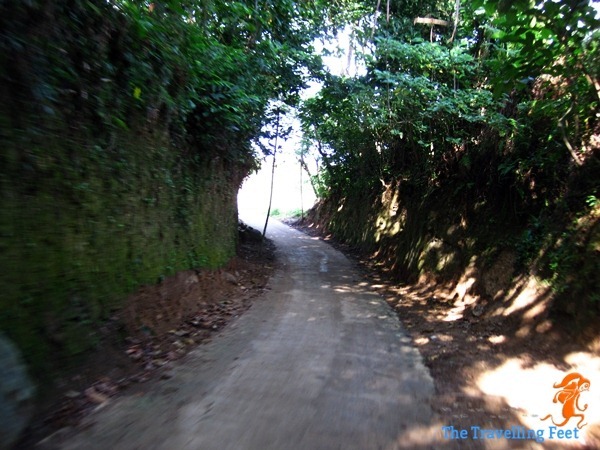 road going to the rock formations in Biri